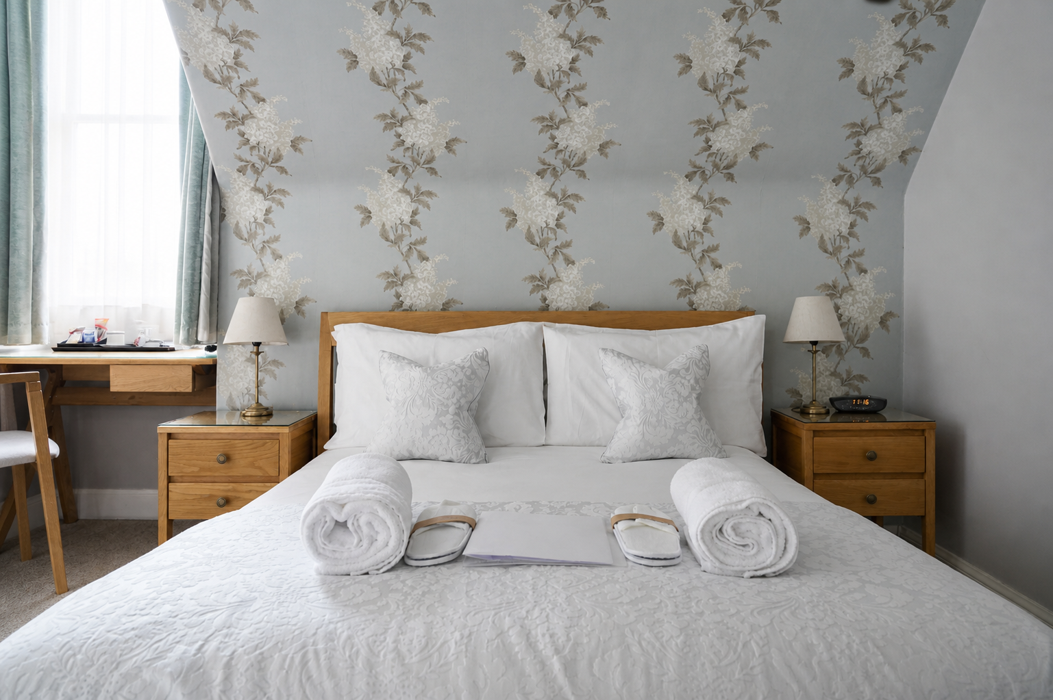 Room 5 peaceful top-floor double en-suite room at Gladstone House